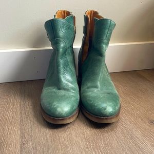 Latigo boots